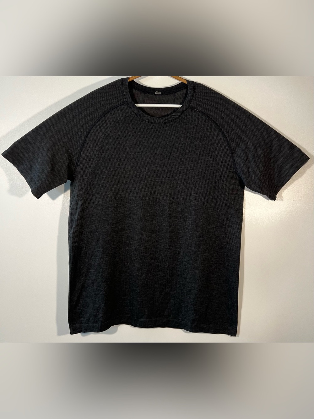 Lululemon Men's Metal Vent Tech Charcoal Short Sleeve T Shirt Sz L Yoga Run